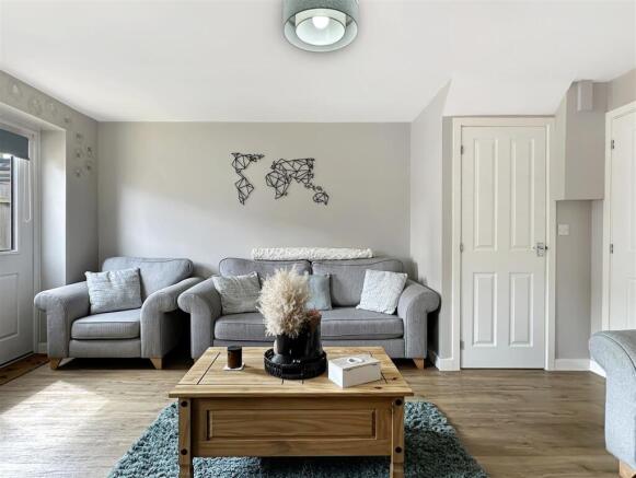 Living / Dining Room (3)