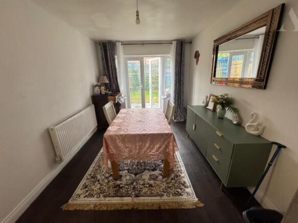 7 Azalea dining room