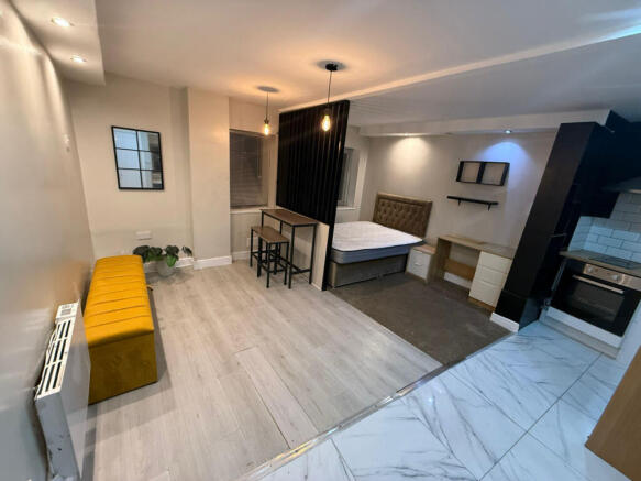 Large studio flat to LET