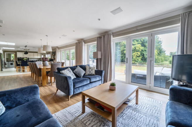 1327992-31-688228...