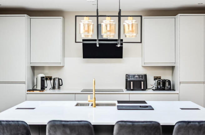 1361949-5-68ff9fa...