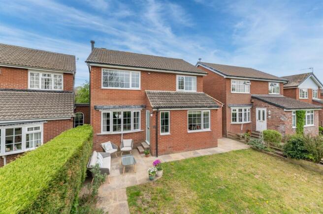 Throstle Nest Close