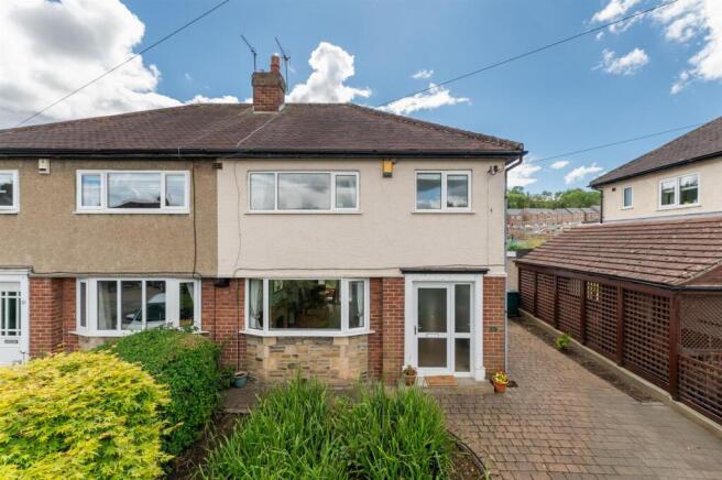 Moorfield Avenue