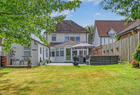 Braintree Road, Dunmow, CM6 1HT