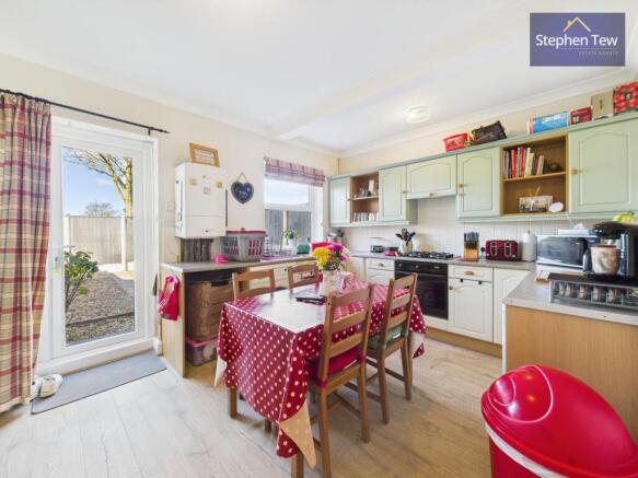 Kitchen/ Dining Room