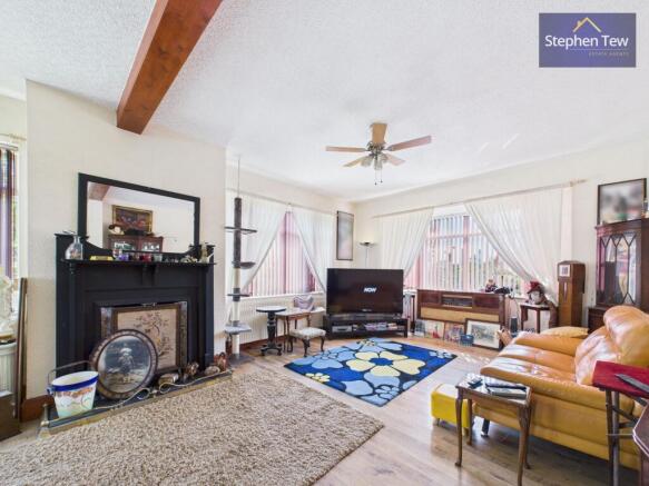 Lounge/ Dining Room