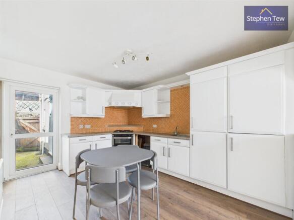 Kitchen/ Dining Room