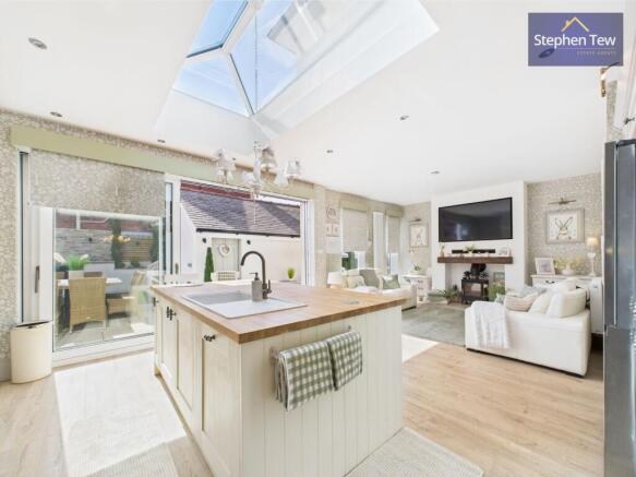Kitchen / Living Area