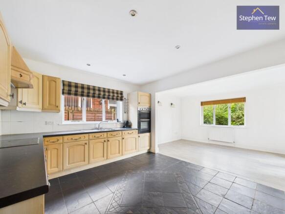 Kitchen/ Dining Room