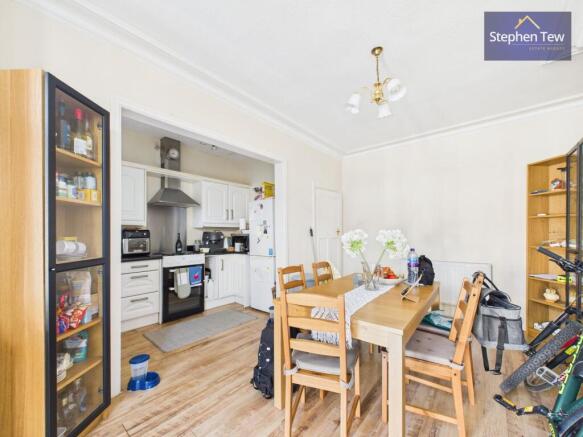 Kitchen/ Dining Room