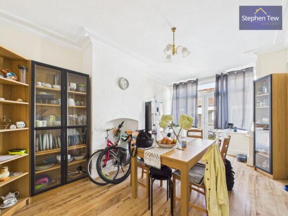 Kitchen/ Dining Room