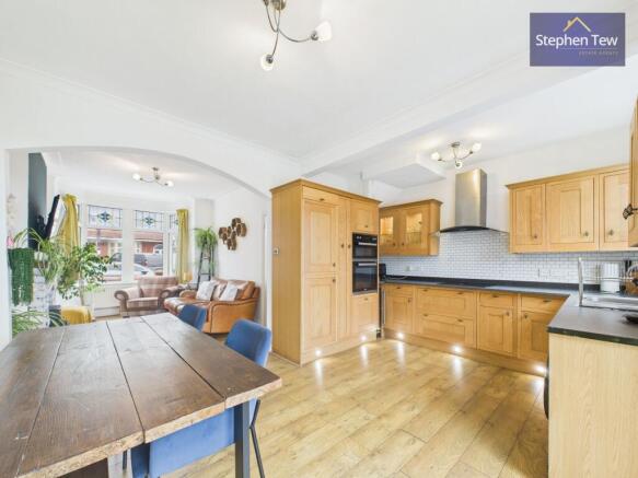 Dining/Kitchen
