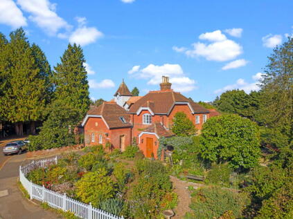 Summersbury Drive, Guildford, GU4
