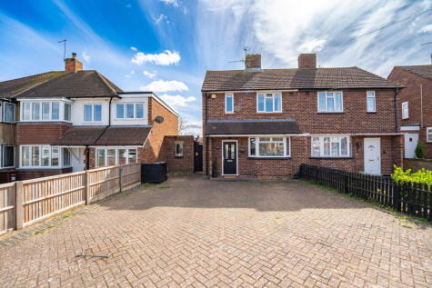 King Georges Drive, New Haw, KT15
