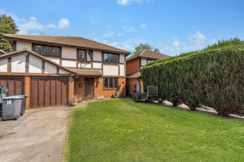 Fairwater Drive, New Haw, KT15