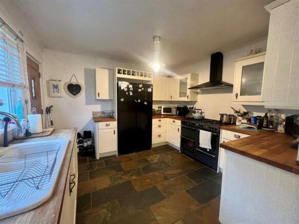 3. Kitchen.jpg