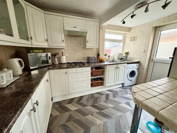 2. kitchen.jpg