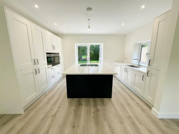 2. Kitchen.jpg