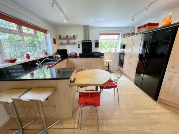 2. kitchen.jpg
