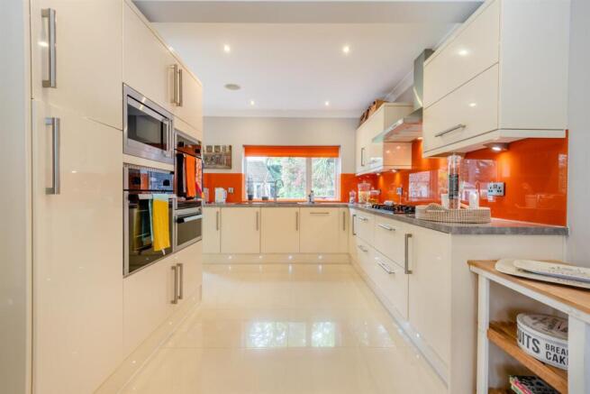 8550186-interior14.jpg