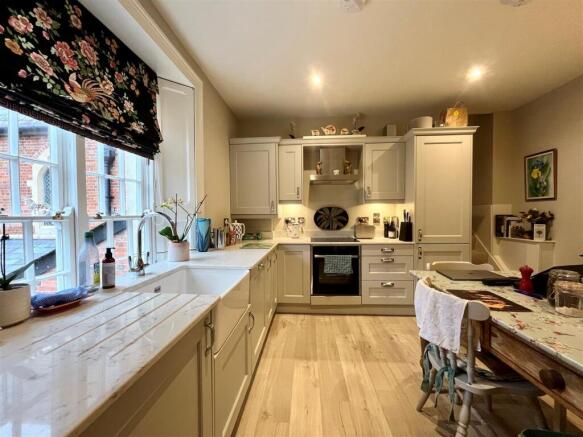 2. Kitchen.jpg