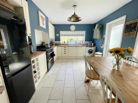 3. kitchen.jpg