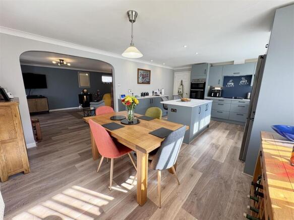 2. kitchen diner.jpg
