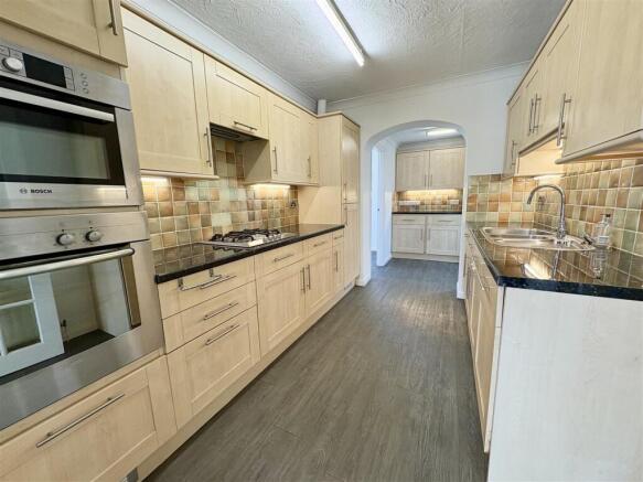 2. kitchen.jpg