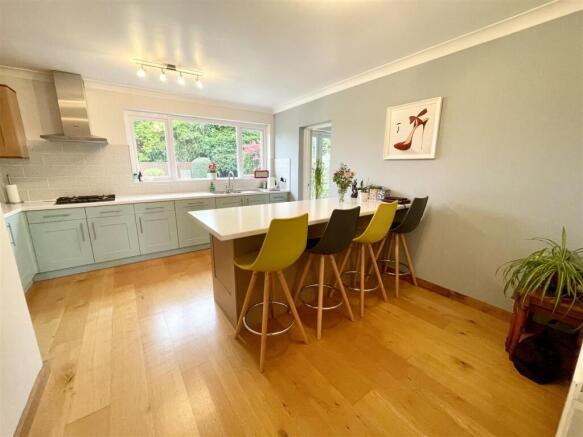 2. kitchen.jpg