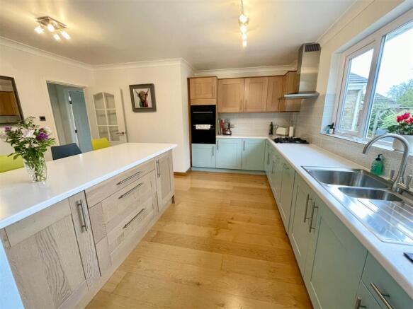 3. kitchen3.jpg