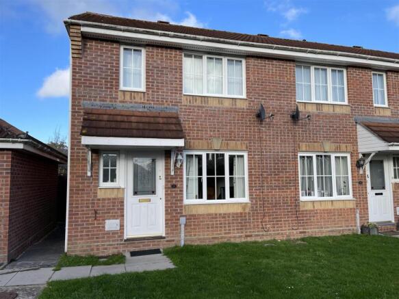 3 woodland close_front.jpg