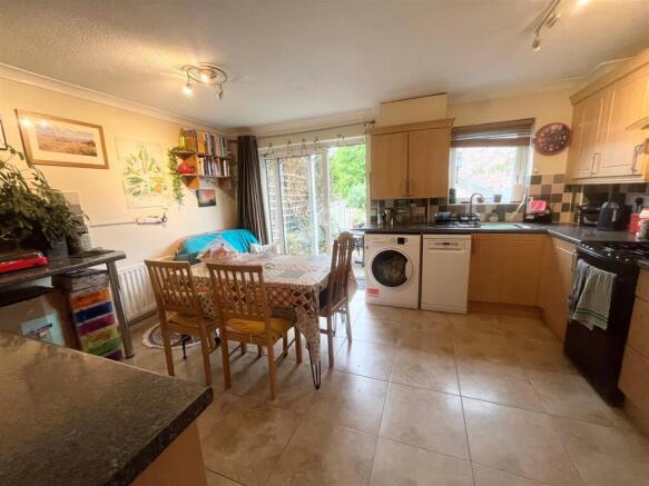 2. Kitchen.jpg