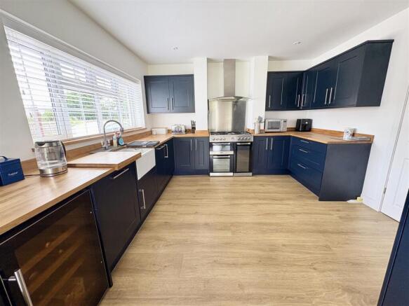 2. kitchen.jpg