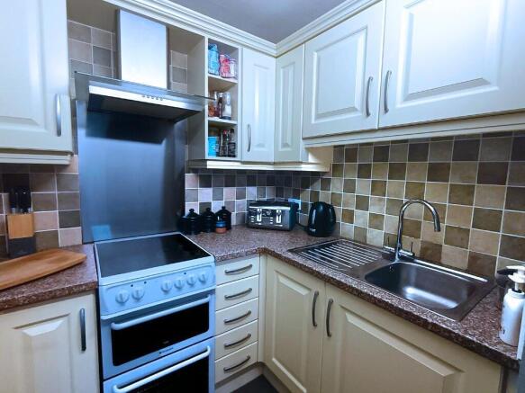 kitchen 2.jpg
