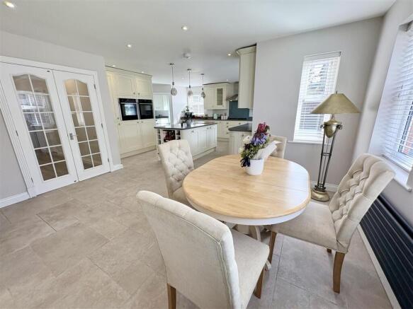 3. kitchen diner.jpg