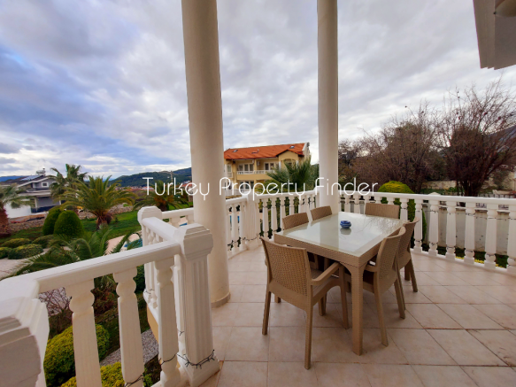 Extensive Balcony