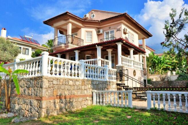 6 Bedroom Villa