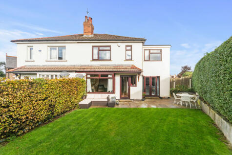 Larkfield Drive, Rawdon, LS19