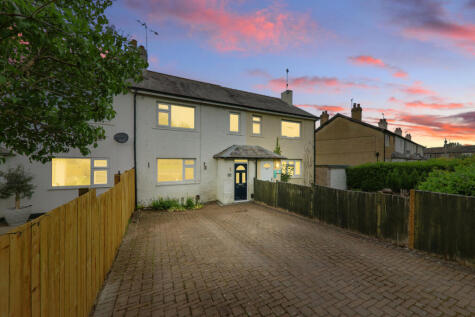 Canada Crescent, Leeds, LS19