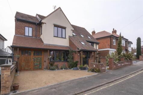 Oakwell Crescent, Ilkeston, Derbyshire DE7