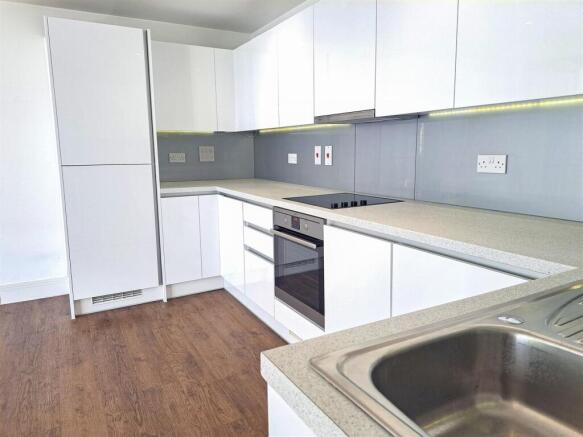 4-kitchen.jpg