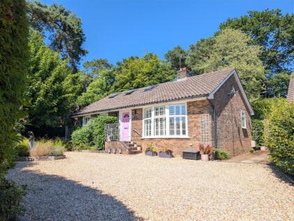 Eight Bells Close, Buxted, Uckfield, TN22 4JT