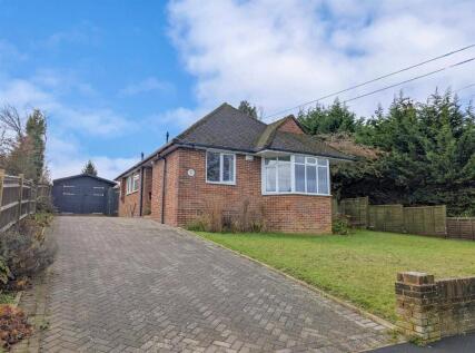 Highlands Avenue, Ridgewood, Uckfield TN22 5TD