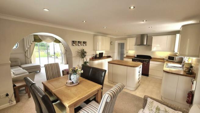 KITCHEN DINING ROOM