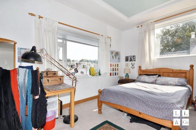 BEDROOM 1 (GROUND FLOOR)