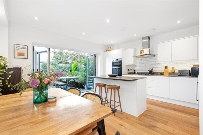 Kitchen/Dining Area