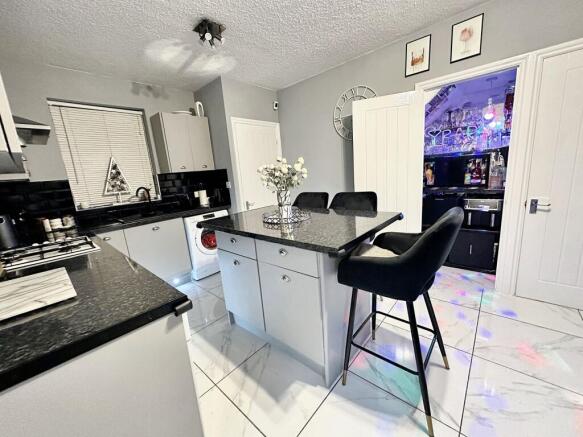 Kitchen/ Breakfast Room