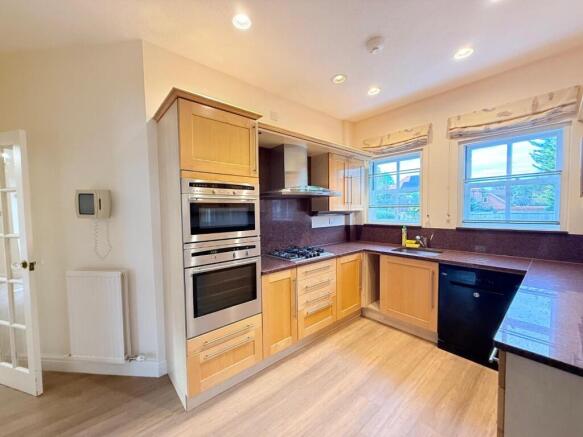 WhatsApp Image 2025-11-05 at 16.40.54_f52f5263.jpg