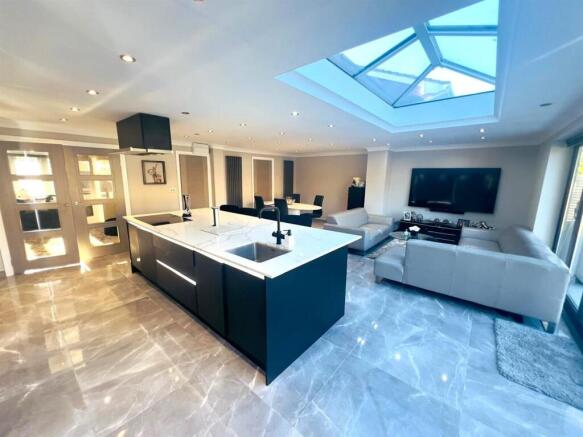 Kitchen, Dinner and TV Louge