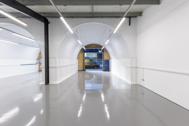 An empty arch with white lining